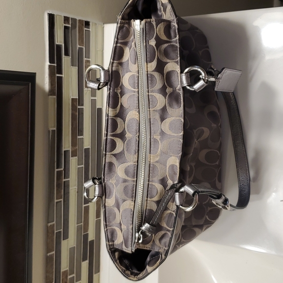 Coach - Picture 11 of 14